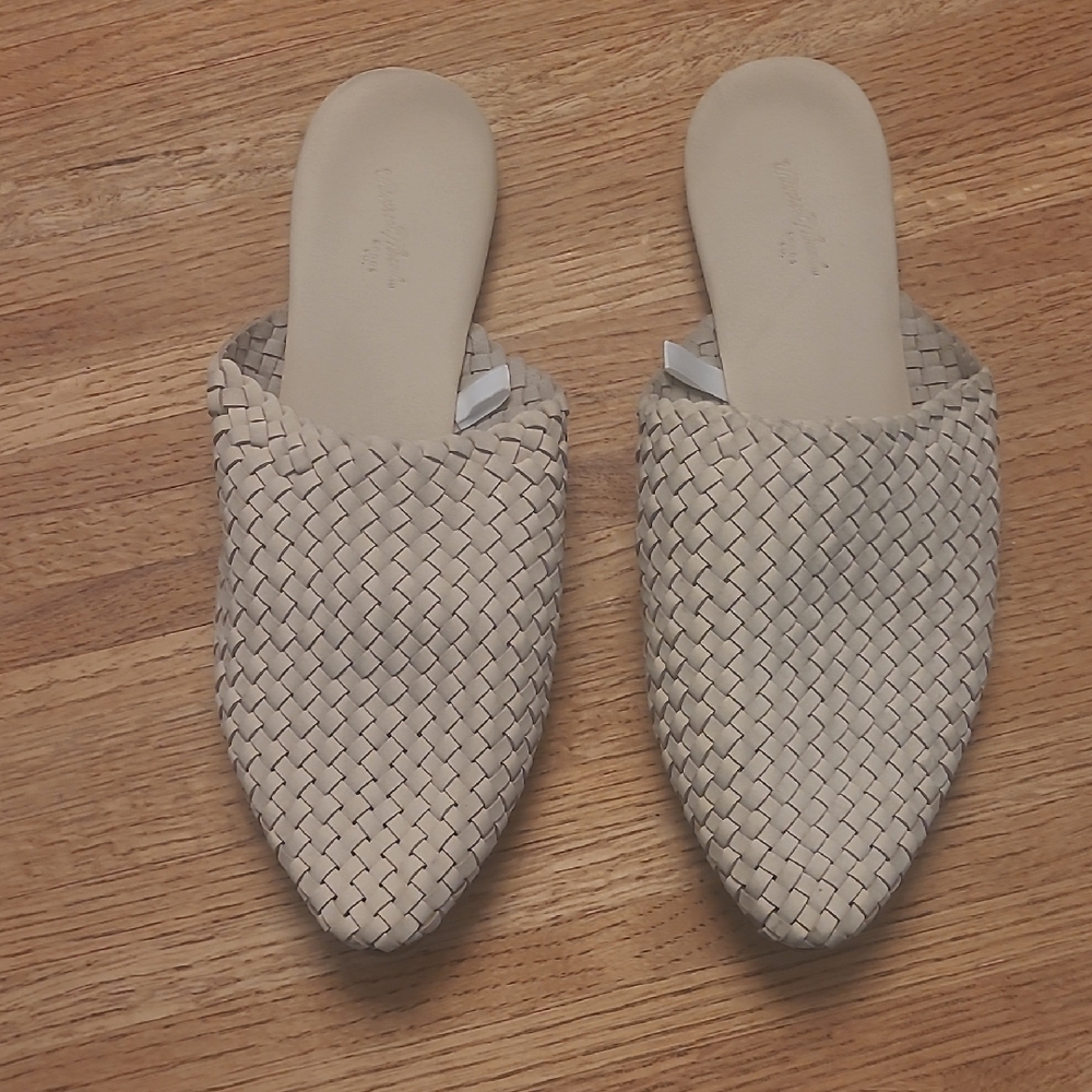 Universal Thread Beige Woven Mules